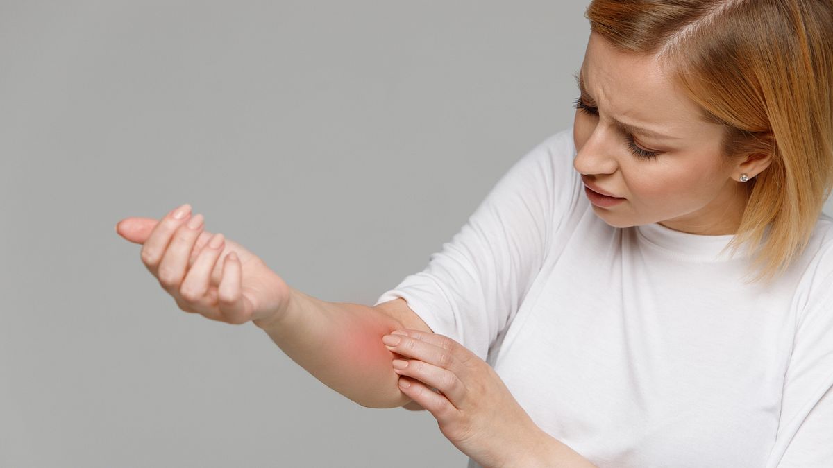 夏秋換季氣候不穩定,許多民眾皮膚也開始出現如泛紅、乾癢、乾裂、暗沉粗糙等,宛如壁癌再現。 夏秋換季氣候不穩定,許多民眾皮膚也開始出現如泛紅、乾癢、乾裂、暗沉粗糙等,宛如壁癌再現。