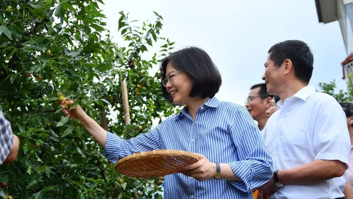 高屏、雲嘉南地區是泛綠的鐵票區,大選時有將近9成支持度,但最新民調顯示,這些農業縣市對蔡英文的不滿意度均超過3成。(蔡英文臉書)