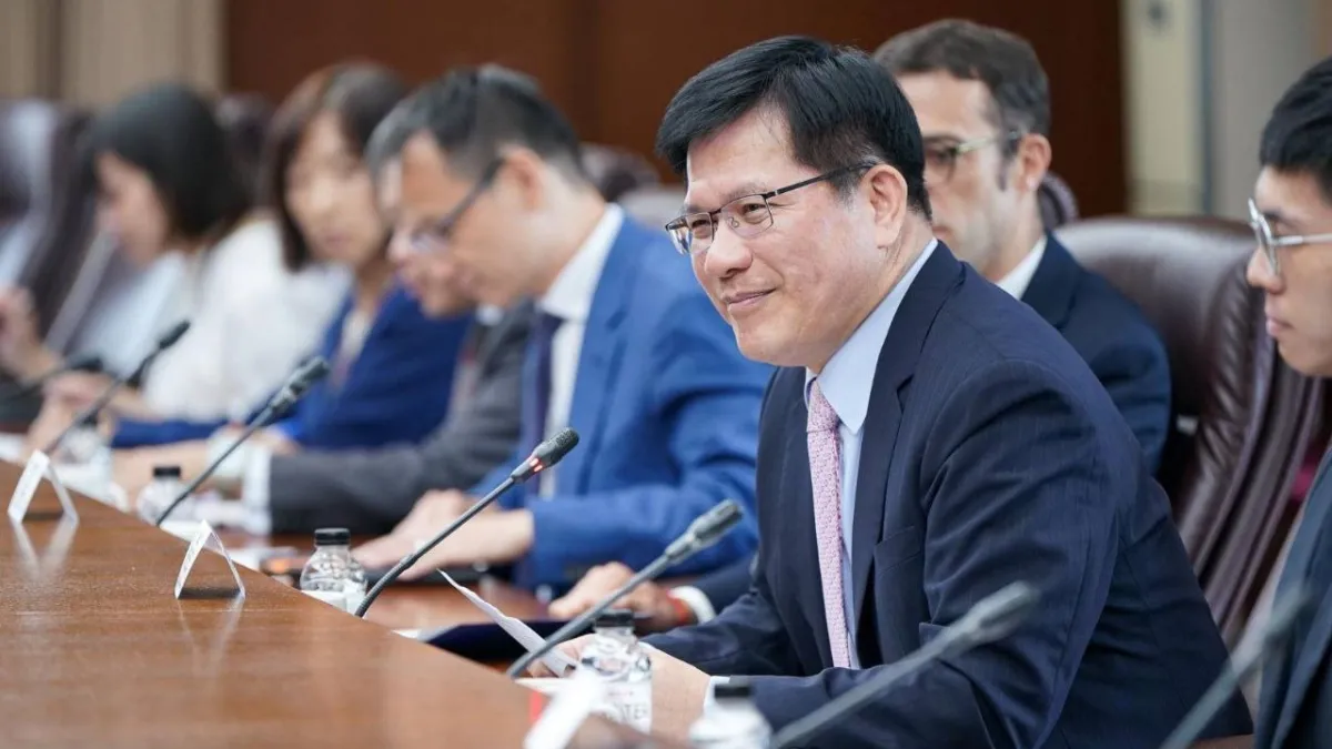 林佳龍擔任外交部長後,包括訪日、去菲律賓等作為,數度突破台灣所受箝制。(外交部提供)