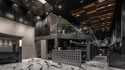 「韓八韓日燒肉鍋物」的「框構無形之火」設計裝潢,獲得美國繆思鉑金獎肯定。(圖/弄木人文空間)