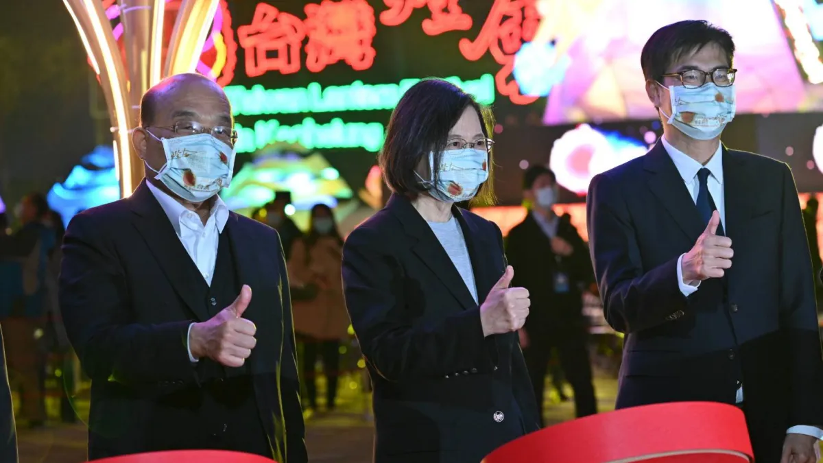 陳其邁感謝中央給予高雄機會,從「鰲躍龍翔」到「鳳彩飛舞」睽違20年讓台灣燈會回港都。(圖/高市府提供)