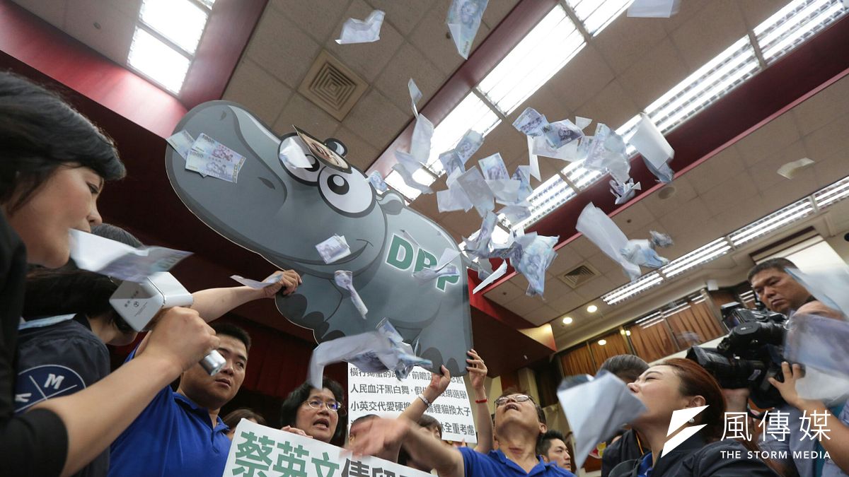 作者認為,民主政治不只是只有彰顯投票表決,更重要讓少數者的聲音被聽見,而不是把民粹胡扯蛋那套當作一門專。(資料照,顏麟宇攝) 作者認為,民主政治不只是只有彰顯投票表決,更重要讓少數者的聲音被聽見,而不是把民粹胡扯蛋那套當作一門專。(資料照,顏麟宇攝)