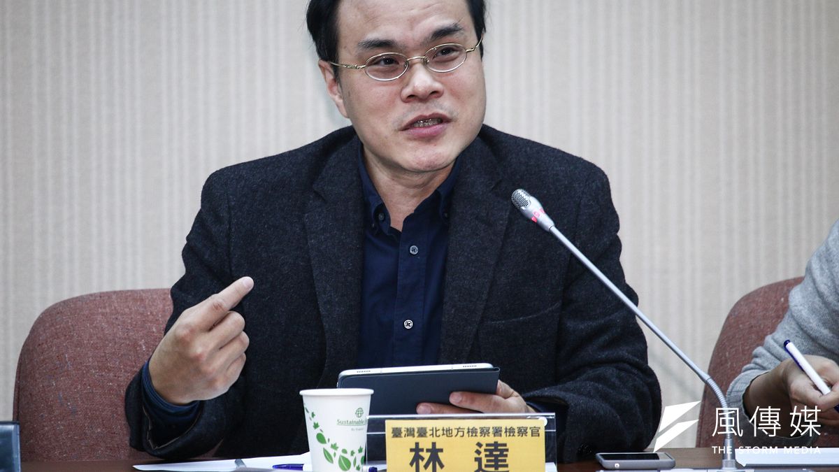 檢察官人事改革委員會首次開會,檢察官林達以5千字發言稿,重炮批評成員代表性不足。(蔡親傑攝) 檢察官人事改革委員會首次開會,檢察官林達以5千字發言稿,重炮批評成員代表性不足。(蔡親傑攝)