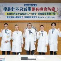 Researchers from NTUH pose for a photo at a press conference in Taipei on 6 Aug., where they present findings related to GLP-1 weight-loss injections and obesity-related cancers. (Provided by NTUH) Researchers from NTUH pose for a photo at a press conference in Taipei on 6 Aug., where they present findings related to GLP-1 weight-loss injections and obesity-related cancers. (Provided by NTUH)