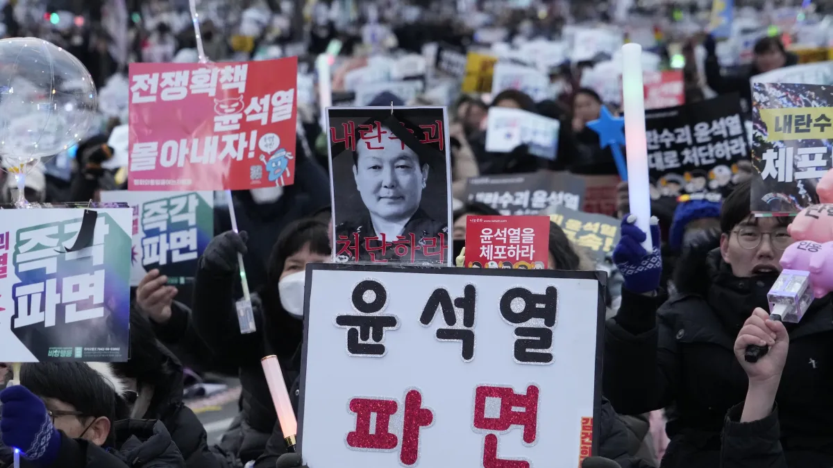 2025年1月4日,韓國首爾舉行大規模抗議,要求立即逮捕尹錫悅。(美聯社)