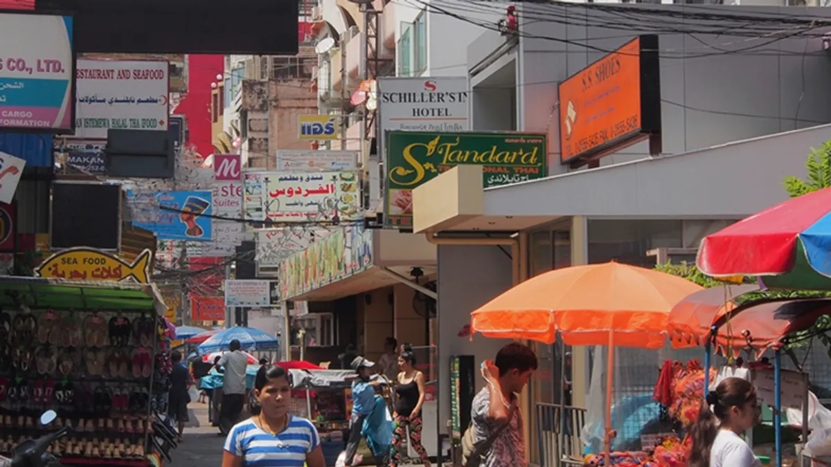 這個國家雖然貧富差距大,卻依然樂天知命。(圖/Clay Gilliland@flickr) 這個國家雖然貧富差距大,卻依然樂天知命。(圖/Clay Gilliland@flickr)