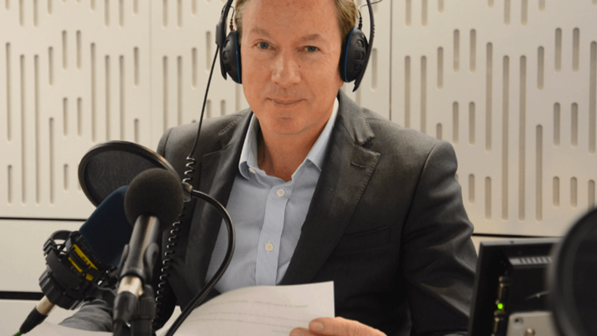 人生不公平,但BBC記者法蘭克不願俯首稱臣。(圖/擷取自Youtuber) 人生不公平,但BBC記者法蘭克不願俯首稱臣。(圖/擷取自Youtuber)