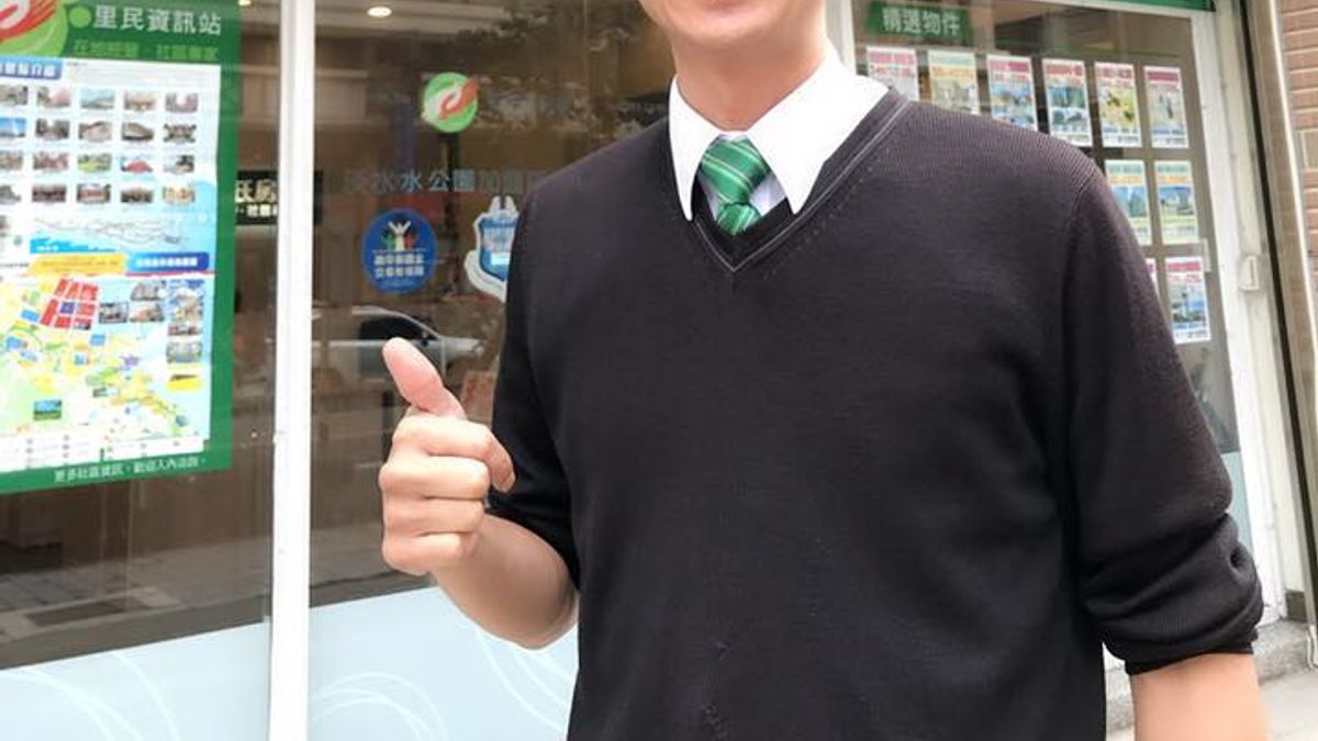 前職棒球星何紀賢曾牽扯職棒簽賭案,遭判無罪清白後,但已遭禁賽,曾轉職工地,現為房仲業者。(圖:何紀賢臉書) 前職棒球星何紀賢曾牽扯職棒簽賭案,遭判無罪清白後,但已遭禁賽,曾轉職工地,現為房仲業者。(圖:何紀賢臉書)