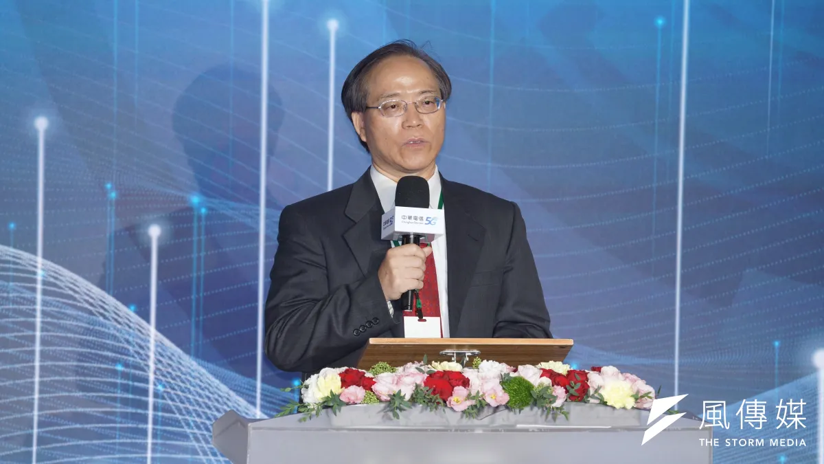 中華電信董事長謝繼茂表示:「謝謝同仁一年來的打拼與辛勞,雖然尾牙餐會因防疫緣故改為小規模舉辦,但公司感謝員工的心意不變,尾牙獎項與相關福利完全不縮水,想看加碼的同仁請記得加入線上抽獎直播!」(盧逸峰攝)
