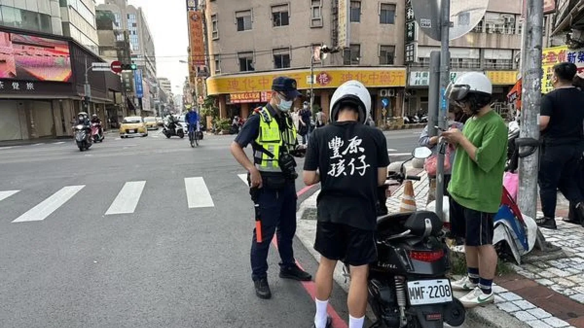 全國同步「路口不停讓行人大執法」。(圖/內政部警政署提供)