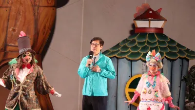 民進黨立委陳其邁16日表示,希望高雄市很快能夠有更多像紙風車的有名在地劇團,夠代表高雄到319鄉鎮走透透。(圖/陳其邁辦公室提供)