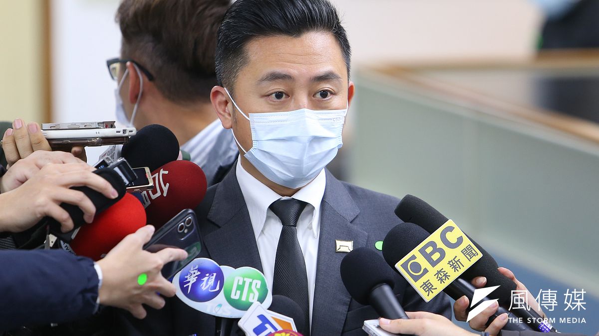 林智堅提醒,若有市民在9日晚上9至10時在新竹轉運站,或於11日晚上7至8時到過北大路加油站,應持續自我健康監測。(資料照,顏麟宇攝) 林智堅提醒,若有市民在9日晚上9至10時在新竹轉運站,或於11日晚上7至8時到過北大路加油站,應持續自我健康監測。(資料照,顏麟宇攝)