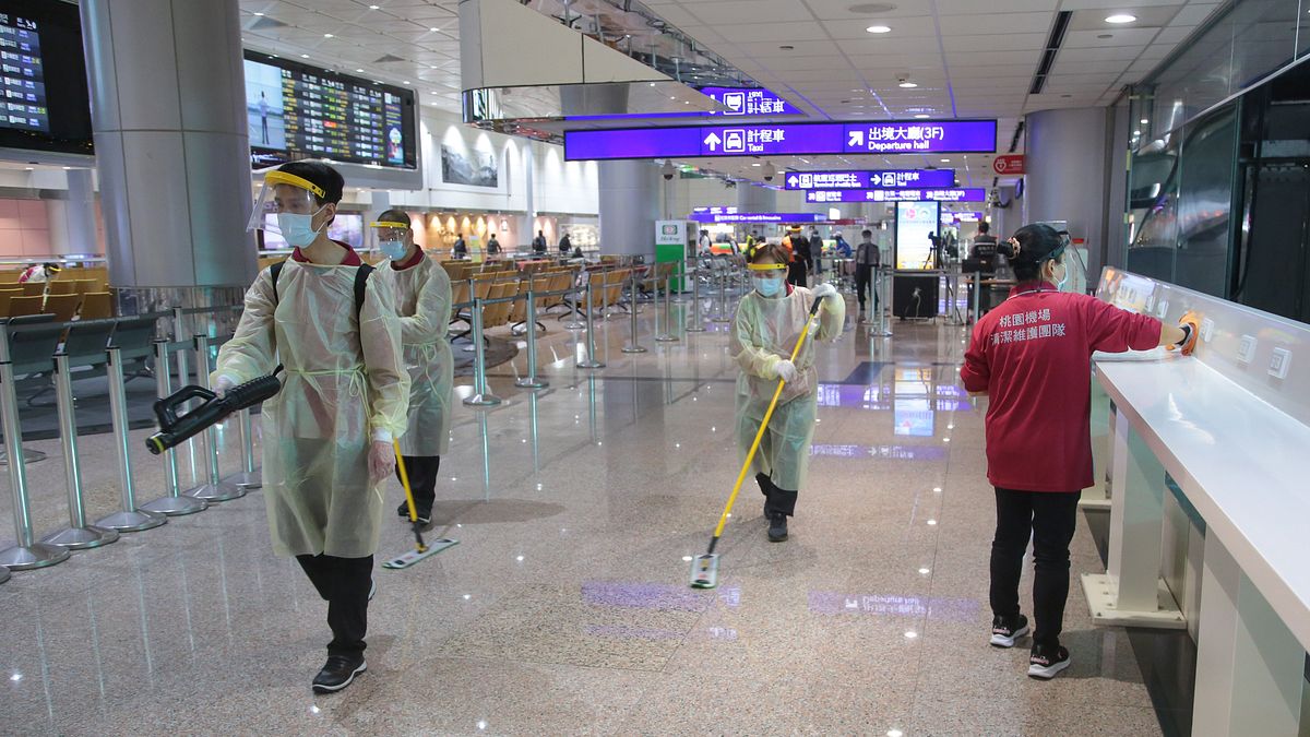 為活絡經貿活動,指揮中心已與經濟部討論,將在近期宣布商務人士邊境鬆綁措施。(資料照,顏麟宇攝) 為活絡經貿活動,指揮中心已與經濟部討論,將在近期宣布商務人士邊境鬆綁措施。(資料照,顏麟宇攝)