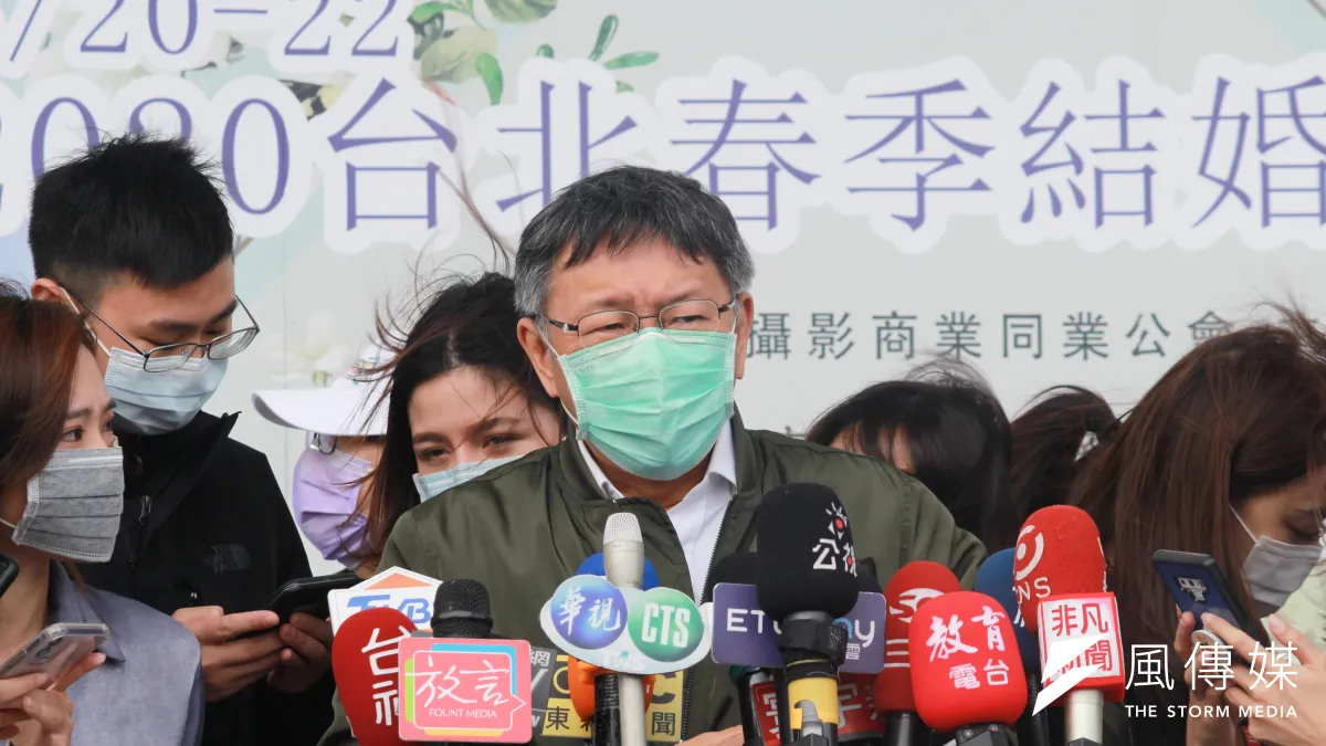 台北市長柯文哲20日上午參加台北春季結婚購物節開幕活動,會前接受媒體訪問。(方炳超攝)