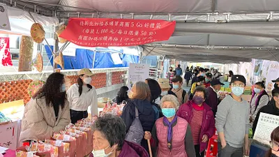 坪林商圈響應新北加倍券,推出5 GO好禮袋,持新北加倍券購買,享有優惠價1000元。(圖/新北市經發局提供)