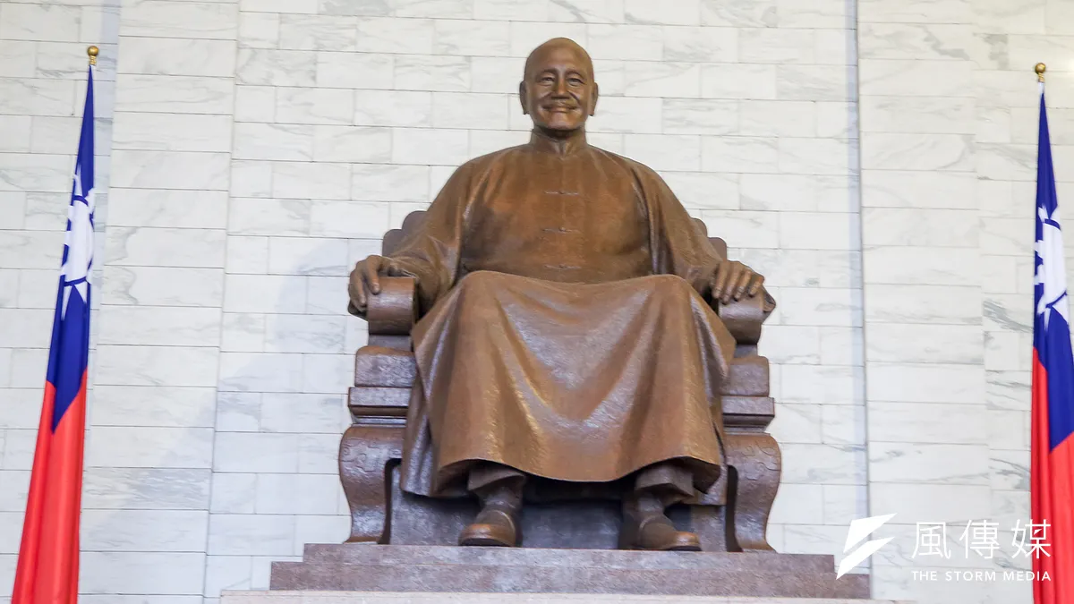 國民黨青年部前副主任詹為元受訪時表示,面對二二八事件,藍營年輕一代承接國民黨招牌,當然要面對威權時期的歷史。圖為蔣中正銅像。(資料照,陳明仁攝) 國民黨青年部前副主任詹為元受訪時表示,面對二二八事件,藍營年輕一代承接國民黨招牌,當然要面對威權時期的歷史。圖為蔣中正銅像。(資料照,陳明仁攝)