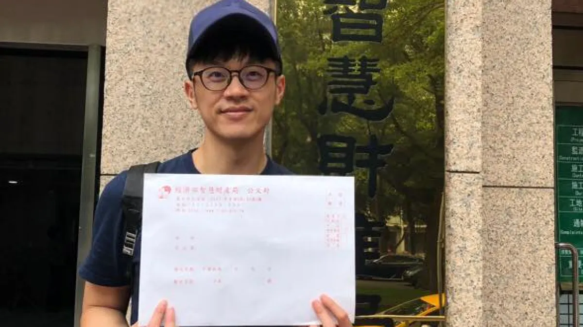 10日有眼尖網友發現,中山大學已經悄悄拿下「焦糖條款」,再次引起熱烈討論。(資料照,取自臉書「焦糖 陳嘉行 Brother Caramel」)