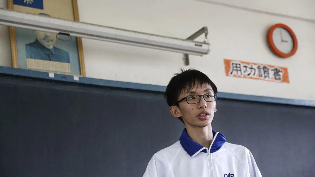 跳脫台灣教育框架,年僅15歲的周奕勳休學後到北京擔任正式工程師。(圖/侯俊偉攝,數位時代提供)