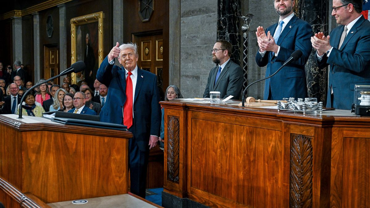 川普轉向「15%全球關稅」應對法院敗訴:亞洲出口商的噩夢,為何連晶片與藥品都難逃不確定性