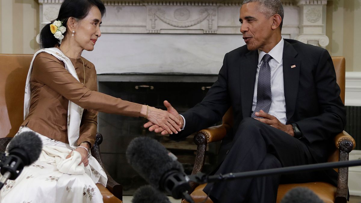 緬甸國務資政翁山蘇姬訪問白宮,與美國總統歐巴馬會面(AP) 緬甸國務資政翁山蘇姬訪問白宮,與美國總統歐巴馬會面(AP)