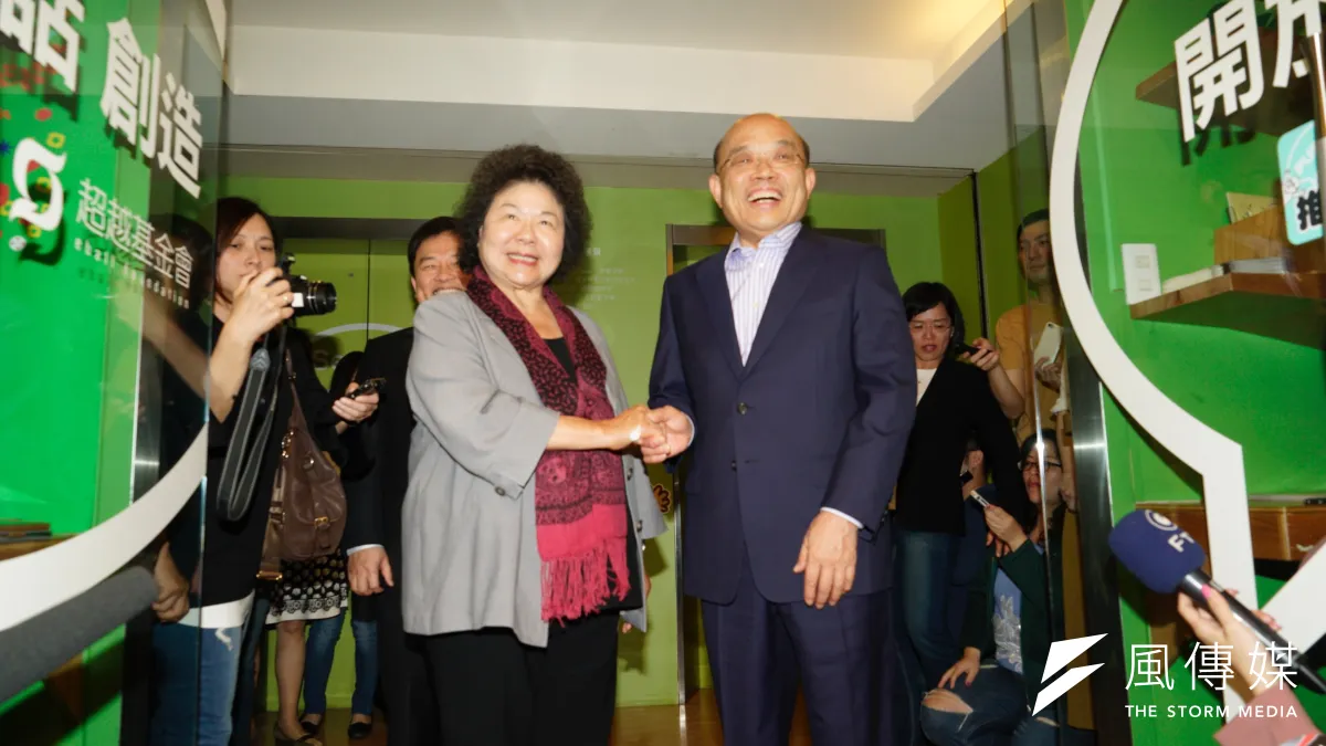 即將接任總統府秘書長的高雄市長陳菊,9日下午北上拜訪前行政院長蘇貞昌出馬參選新北市長。(陳明仁攝)