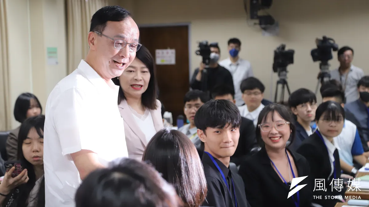 筆者認為,國民黨在青年支持度低落的關鍵,不在於政策完全無法吸引人,而在於政黨形象陳舊、溝通管道不足,導致青年對國民黨「不認識、不理解」。圖為國民黨主席朱立倫。(資料照,陳品佑攝)