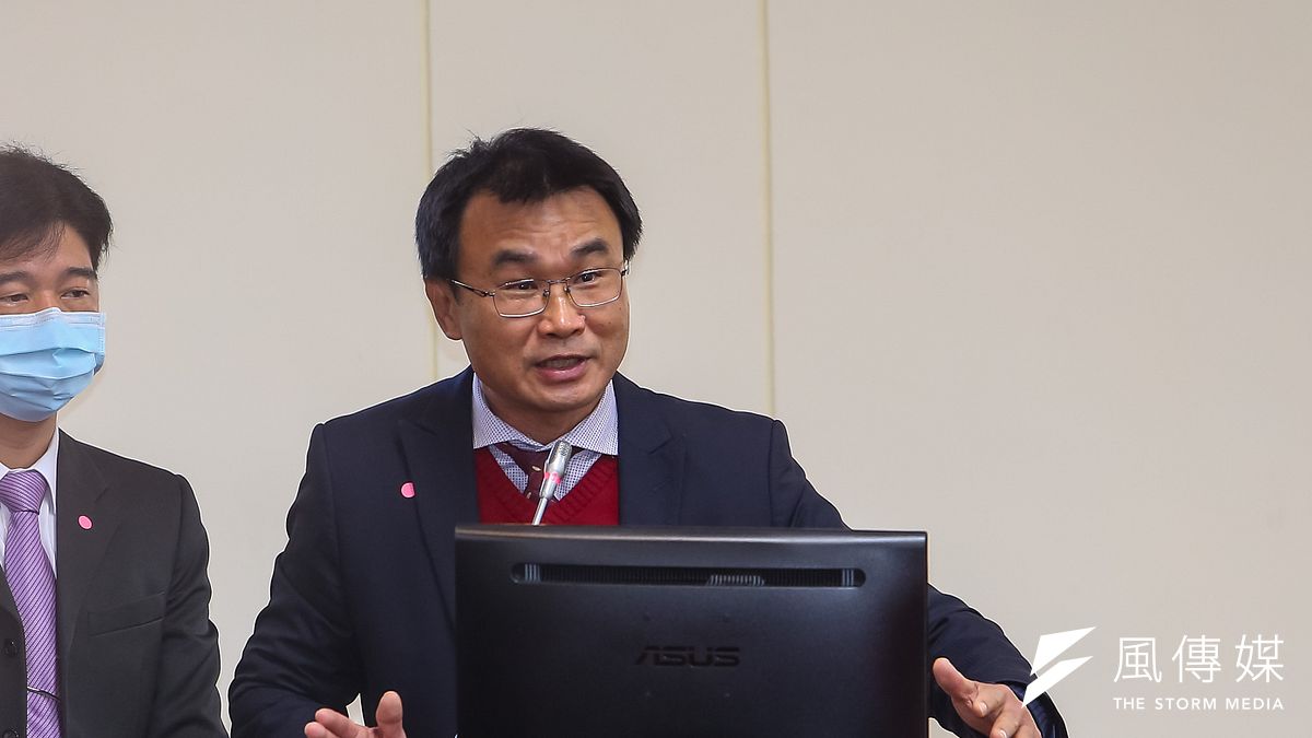 農委會陳吉仲主委表示:「去年10月陸方即有反應台灣鳳梨含有介殼蟲的情況,為何陸方當時不提出取消進口呢?」(資料照,顏麟宇攝) 農委會陳吉仲主委表示:「去年10月陸方即有反應台灣鳳梨含有介殼蟲的情況,為何陸方當時不提出取消進口呢?」(資料照,顏麟宇攝)