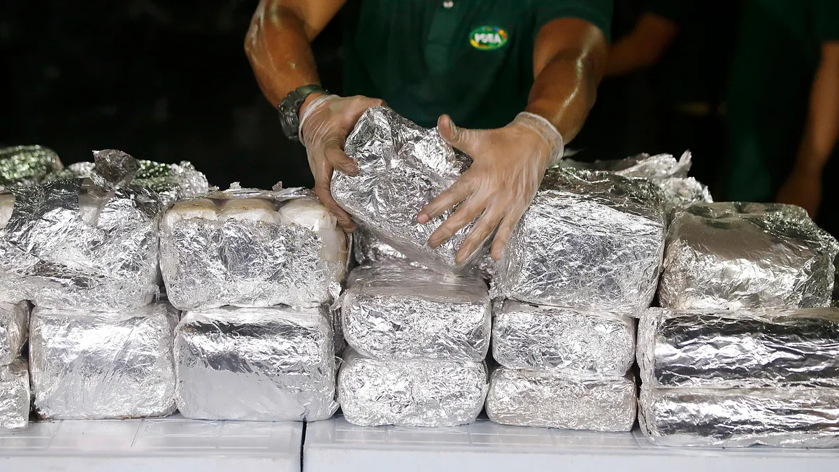 4名台灣人年初於印尼走私1.03噸安非他命毒品,經印尼巴淡島法院審訊後,於10月30日被判處死刑。(AP)