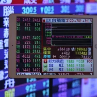 台股今日早盤衝高,隨後卻迅速回落。(中央社) 台股今日早盤衝高,隨後卻迅速回落。(中央社)