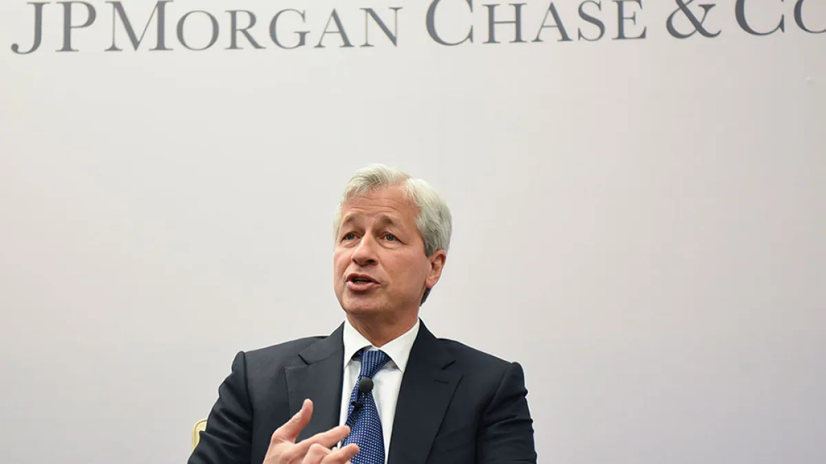 摩根大通集團董事長兼執行長戴蒙(Jamie Dimon)預告出售持股,消息震撼華爾街(AP)