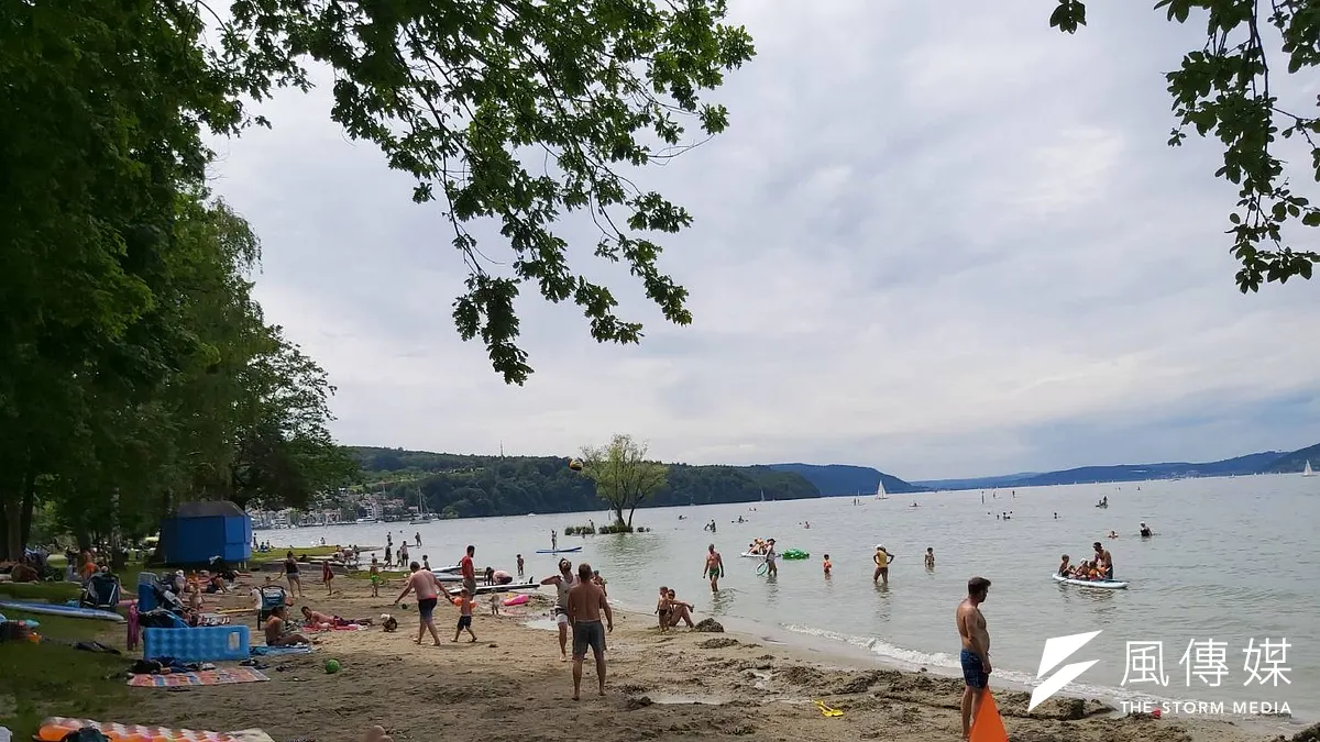 7月3日在Konstanz湖岸的德國第1級防疫生活。(許澤天攝)