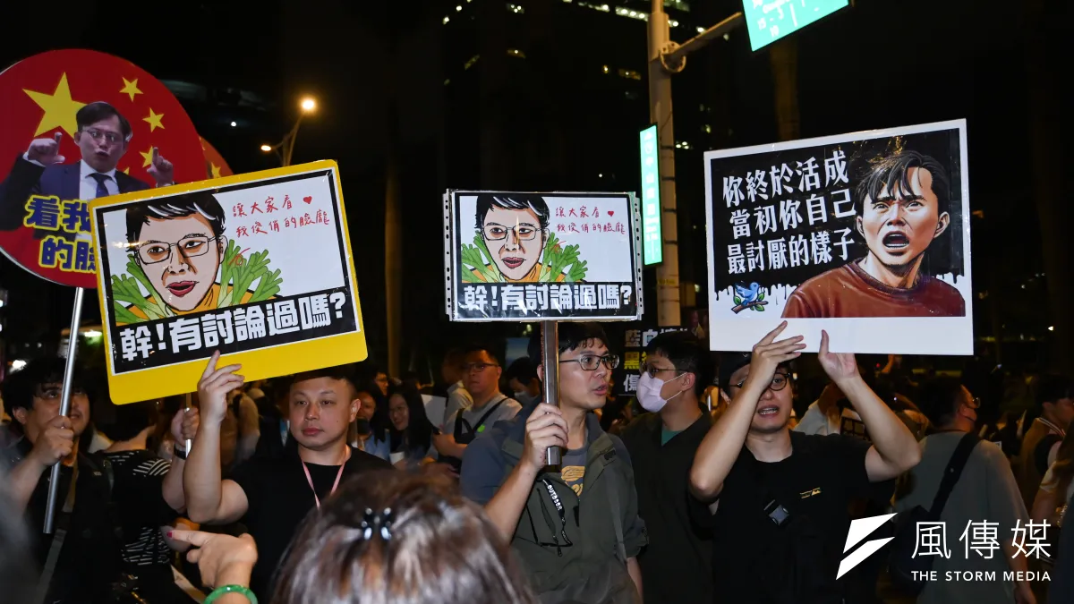 立法院外反國會改革的青鳥行動,最後演變成仇恨黃國昌的運動,民進黨也樂見這樣的發展。(陳昱凱攝)