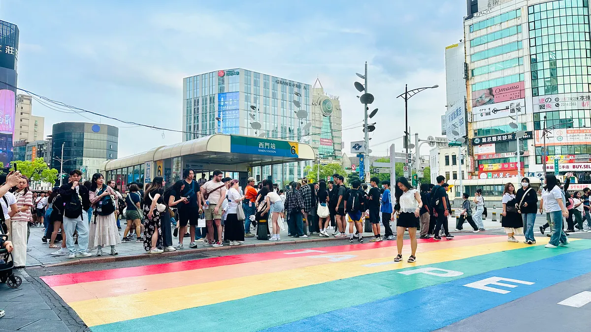 西門町人潮破千萬成功翻紅,老商圈全面升級成為國際旅客必訪的新地標。(圖/風傳媒拍攝) 西門町人潮破千萬成功翻紅,老商圈全面升級成為國際旅客必訪的新地標。(圖/風傳媒拍攝)