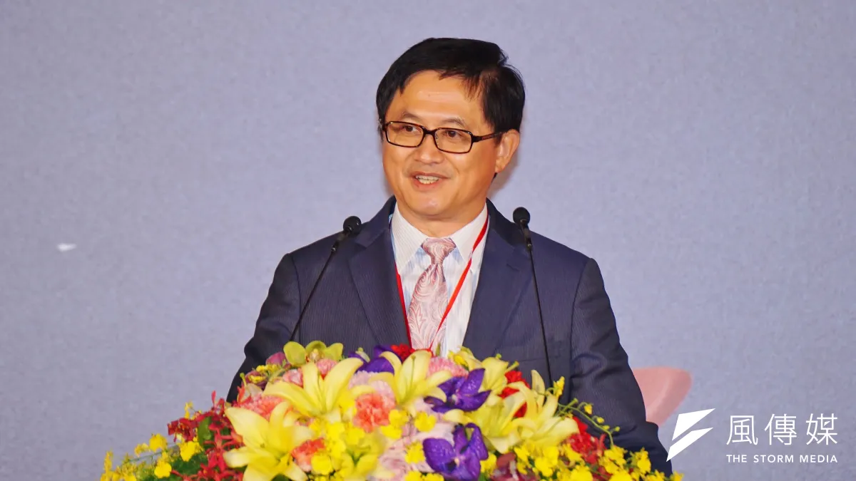 台北市電腦公會理事長、和碩董事長童子賢出席台北資訊月活動,並表示,如果產業跟不上,法規政策引導跟不上,就要擔心台灣會吃10年悶虧。(盧逸峰攝)