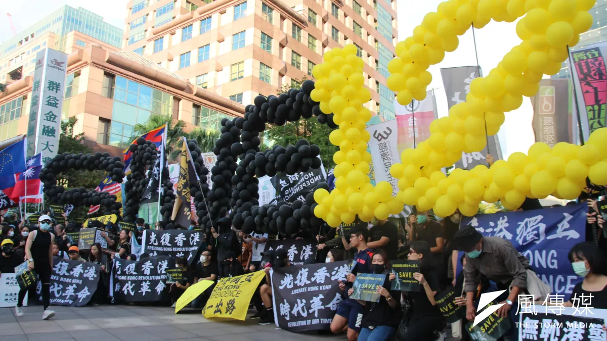 由香港邊城青年發起撐港遊行25日下午走上台北街頭,超過3000位民眾參與遊行。(黃信維攝)