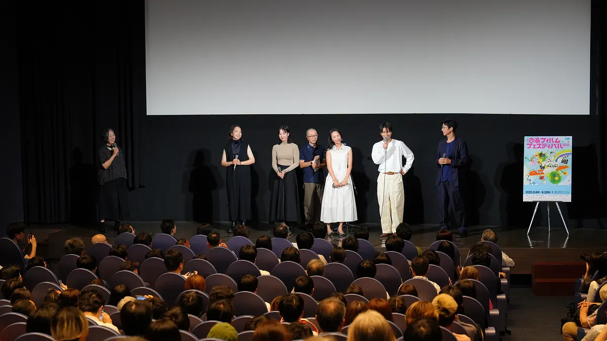 『メイメイ』完成披露上映後、主演の王渝萱さん・王渝屏さんらが登壇。(写真/一般社団法人PFF映画祭事務局提供) 『メイメイ』完成披露上映後、主演の王渝萱さん・王渝屏さんらが登壇。(写真/一般社団法人PFF映画祭事務局提供)