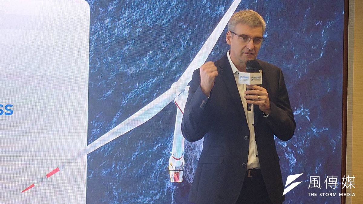 海龍計畫執行長暨專案總監柯廷灝表示,雖然美國在能源上走回頭路擁抱石化燃料,短期內對亞洲離岸風電等綠能建設卻是利多。(馮建棨攝) 海龍計畫執行長暨專案總監柯廷灝表示,雖然美國在能源上走回頭路擁抱石化燃料,短期內對亞洲離岸風電等綠能建設卻是利多。(馮建棨攝)