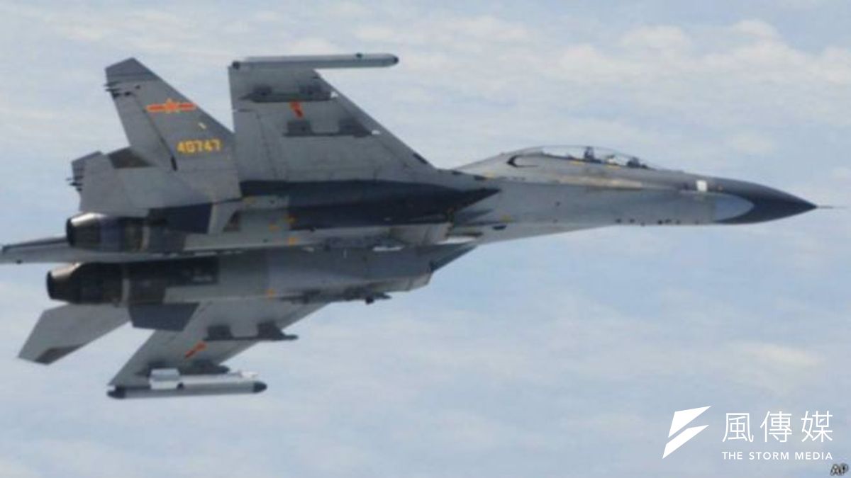 雙方的巡邏船隻和飛機經常在東海有爭議島嶼尾隨、對峙,導致對發生事故和引發衝突的擔憂。 雙方的巡邏船隻和飛機經常在東海有爭議島嶼尾隨、對峙,導致對發生事故和引發衝突的擔憂。