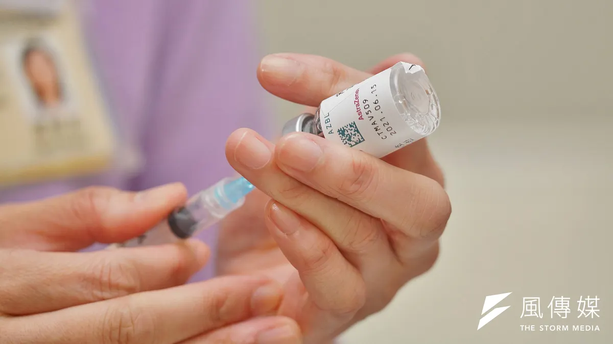 《產經新聞》今晚的獨家報導指出,載送著新冠肺炎(武漢肺炎)接種疫苗的客機,將在明(4)日就會抵達台灣,運送約124萬劑AZ疫苗。。(盧逸峰攝) 《產經新聞》今晚的獨家報導指出,載送著新冠肺炎(武漢肺炎)接種疫苗的客機,將在明(4)日就會抵達台灣,運送約124萬劑AZ疫苗。。(盧逸峰攝)