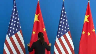 作者表示,社會矛盾逐漸增多,土地徵收、勞資糾紛、環境保護等抗爭群體性事件不斷增加,若過於從控制和防堵角度,作為解決其突發性事件手段,勢必導致維穩成本上升。(資料照,AP)