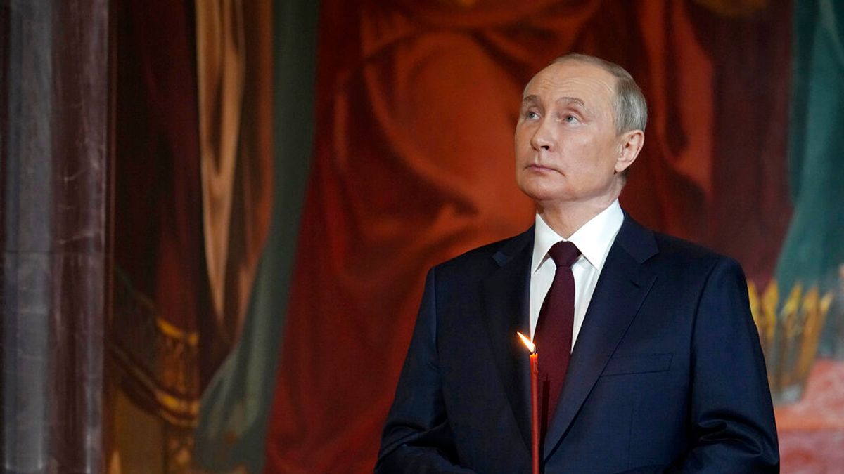 2022年4月24日,在莫斯科參加東正教復活節彌撒的普京。(美聯社) 2022年4月24日,在莫斯科參加東正教復活節彌撒的普京。(美聯社)