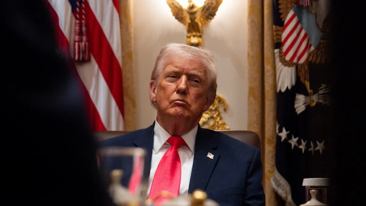 美國總統川普發布最新版國安戰略報告,八度提到台灣及半導體供應鏈重要性。(資料照,美聯社) 美國總統川普發布最新版國安戰略報告,八度提到台灣及半導體供應鏈重要性。(資料照,美聯社)