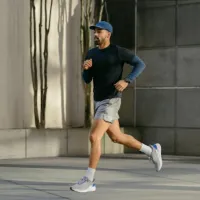 米Kizikが独自技術Internal Flex Arcを搭載し、手を使わずに履けてランニングも可能な新作 FREEDOM RUN を4月1日より日本で先行発売する。(写真/丸紅コンシューマーブランズ株式会社提供) 米Kizikが独自技術Internal Flex Arcを搭載し、手を使わずに履けてランニングも可能な新作 FREEDOM RUN を4月1日より日本で先行発売する。(写真/丸紅コンシューマーブランズ株式会社提供)