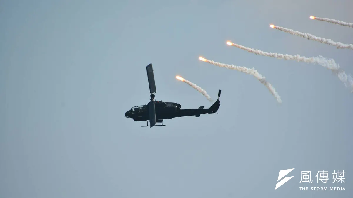 台海防衛不輕忽。(圖為屏東三軍聯訓基地漢光演習,眼鏡蛇直升機。/吳明杰攝)
