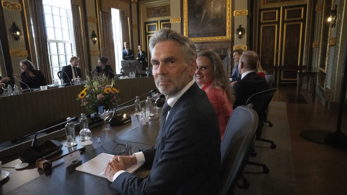 2024年7月2日,荷蘭總理史庫夫主持新政府的首次內閣會議。(美聯社)