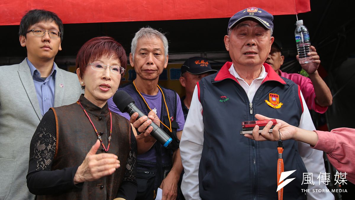 前國民黨主席洪秀柱14日至八百壯士帳篷探視。(顏麟宇攝) 前國民黨主席洪秀柱14日至八百壯士帳篷探視。(顏麟宇攝)