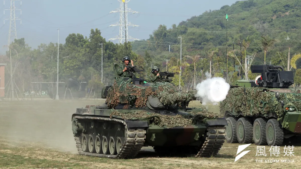 春節將至,三軍近日舉行加強戰備演練,高雄陸軍裝甲564旅「聯合兵種營」於15日進行反特攻作戰操演。(蘇仲泓攝)