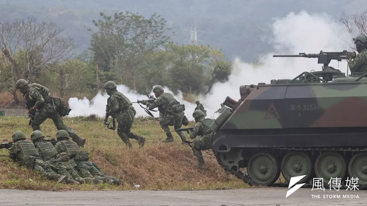 國軍春節加強戰備31日在陸軍台東指揮部太平營區進行操演,圖為參與的國軍部隊實施反滲透、反特攻演練。(柯承惠攝)