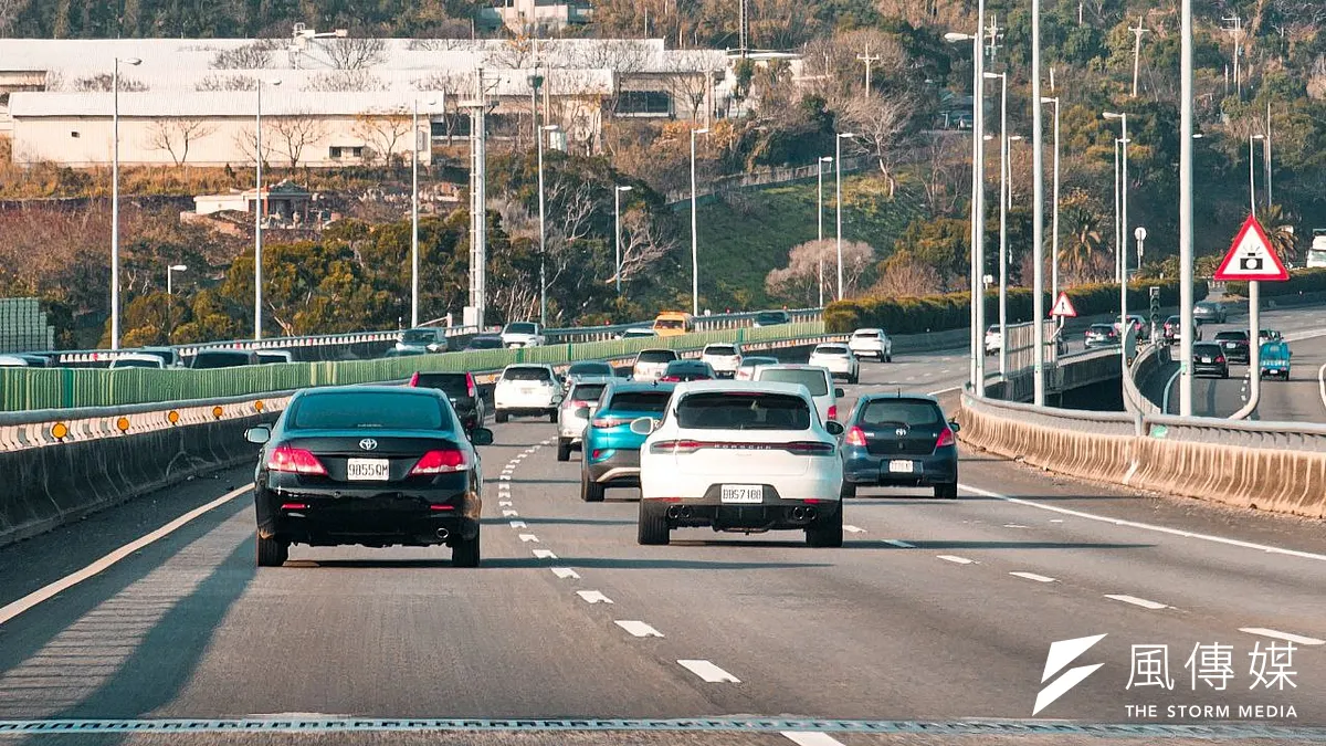 新設的固定測速設備位於紫南宮旁的台3丙線4.7公里處,限速為每小時50公里,可對雙向車流進行違規取締。(資料照/洪煜勛攝) 新設的固定測速設備位於紫南宮旁的台3丙線4.7公里處,限速為每小時50公里,可對雙向車流進行違規取締。(資料照/洪煜勛攝)