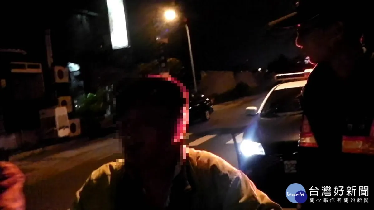 失智翁騎三輪車迷航 熱心警協助送返家
